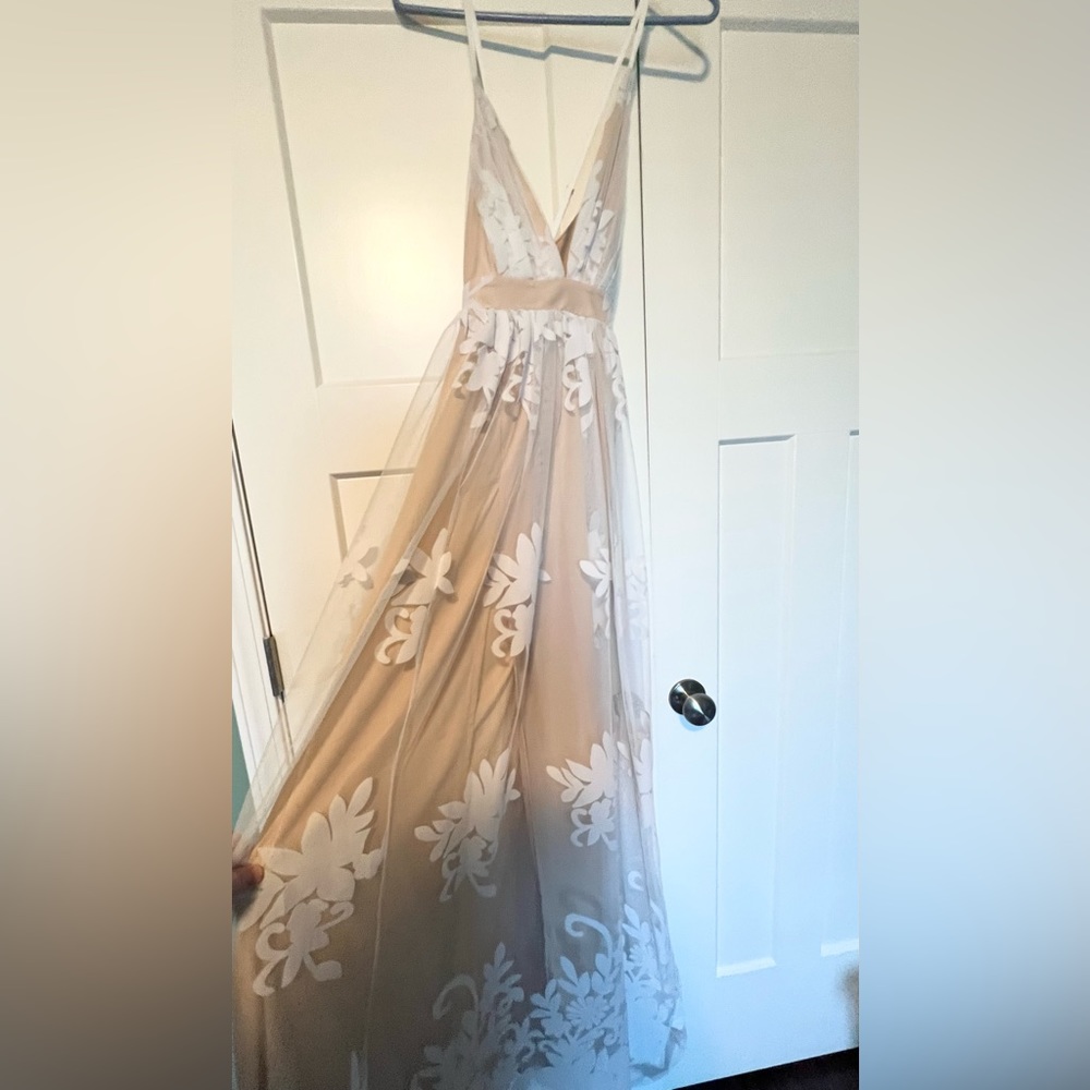 Vici Antonia Maxi Dress-white